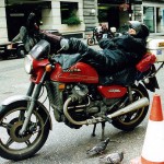 Sleeping-on-a-Motorcycle-03 Sleeping-on-a-Motorcycle-03